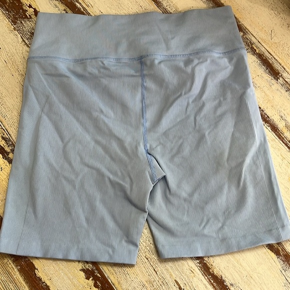 Athleta XL Aurora Seamless 7” Short Swallowtail Blue Nylon Elastane Yoga Wicking - Picture 4 of 5